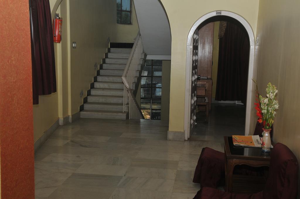 New Hotel White Palace Калькутта Экстерьер фото