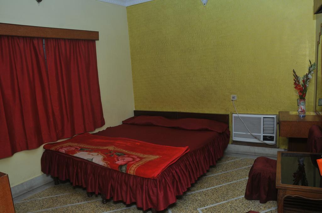 New Hotel White Palace Калькутта Экстерьер фото