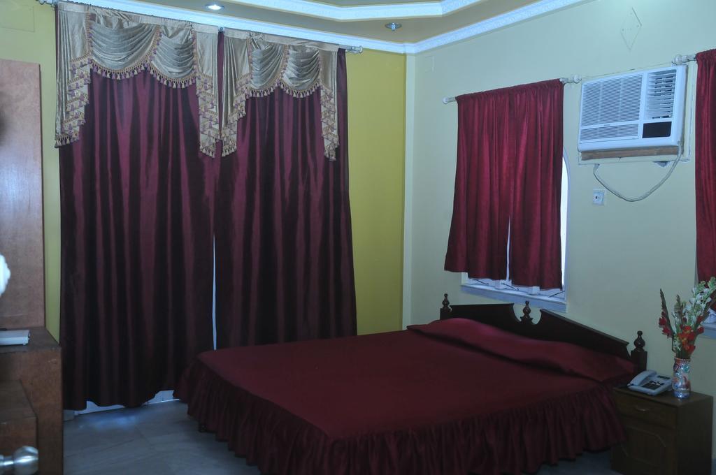 New Hotel White Palace Калькутта Экстерьер фото