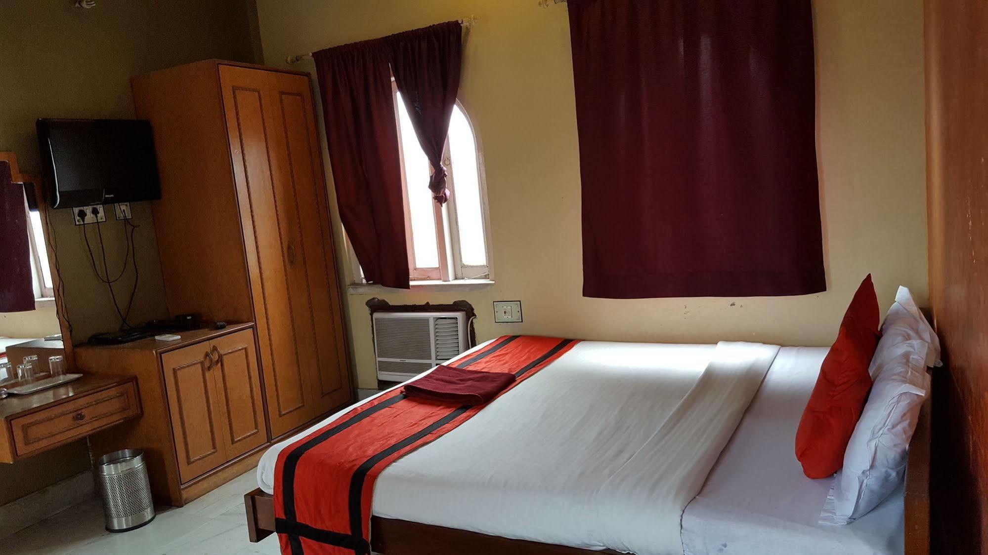 New Hotel White Palace Калькутта Экстерьер фото